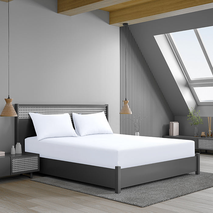 Fitted Sheet in White